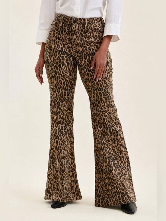 Judy Blue Denim - NWT Judy Blue Jaqueline Flare Jeans in Leopard Luxe